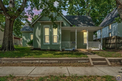 Photo of 416 NW Fairchild St, Topeka, KS 66608 (MLS # 245668)