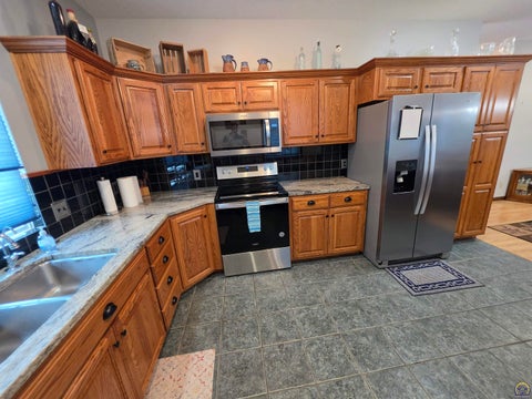 Tiny photo for 1143 SW Red Oaks Pl, Topeka, KS 66615 (MLS # 246016)