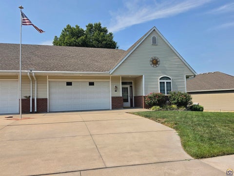 Photo of 1143 SW Red Oaks Pl, Topeka, KS 66615 (MLS # 246016)