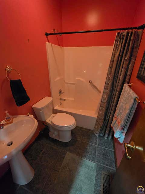 Tiny photo for 1143 SW Red Oaks Pl, Topeka, KS 66615 (MLS # 246016)