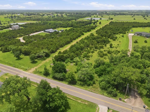 Photo of NW Rochester Rd, Topeka, KS 66617 (MLS # 245367)