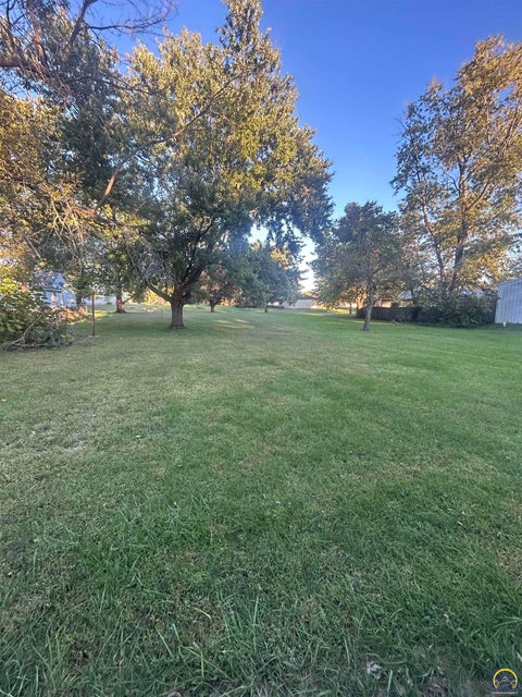 Tiny photo for 409 Howard St, Effingham, KS 66023 (MLS # 246919)