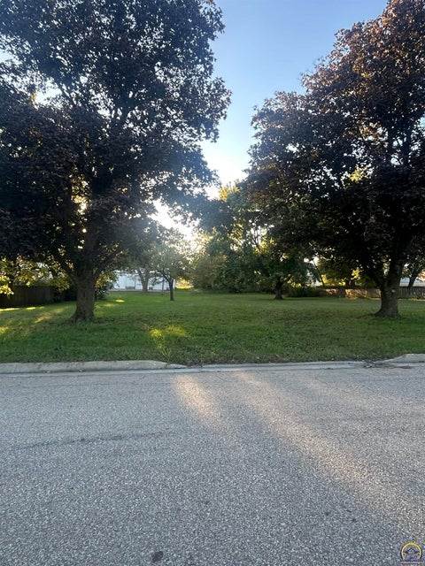 Photo of 409 Howard St, Effingham, KS 66023 (MLS # 246919)