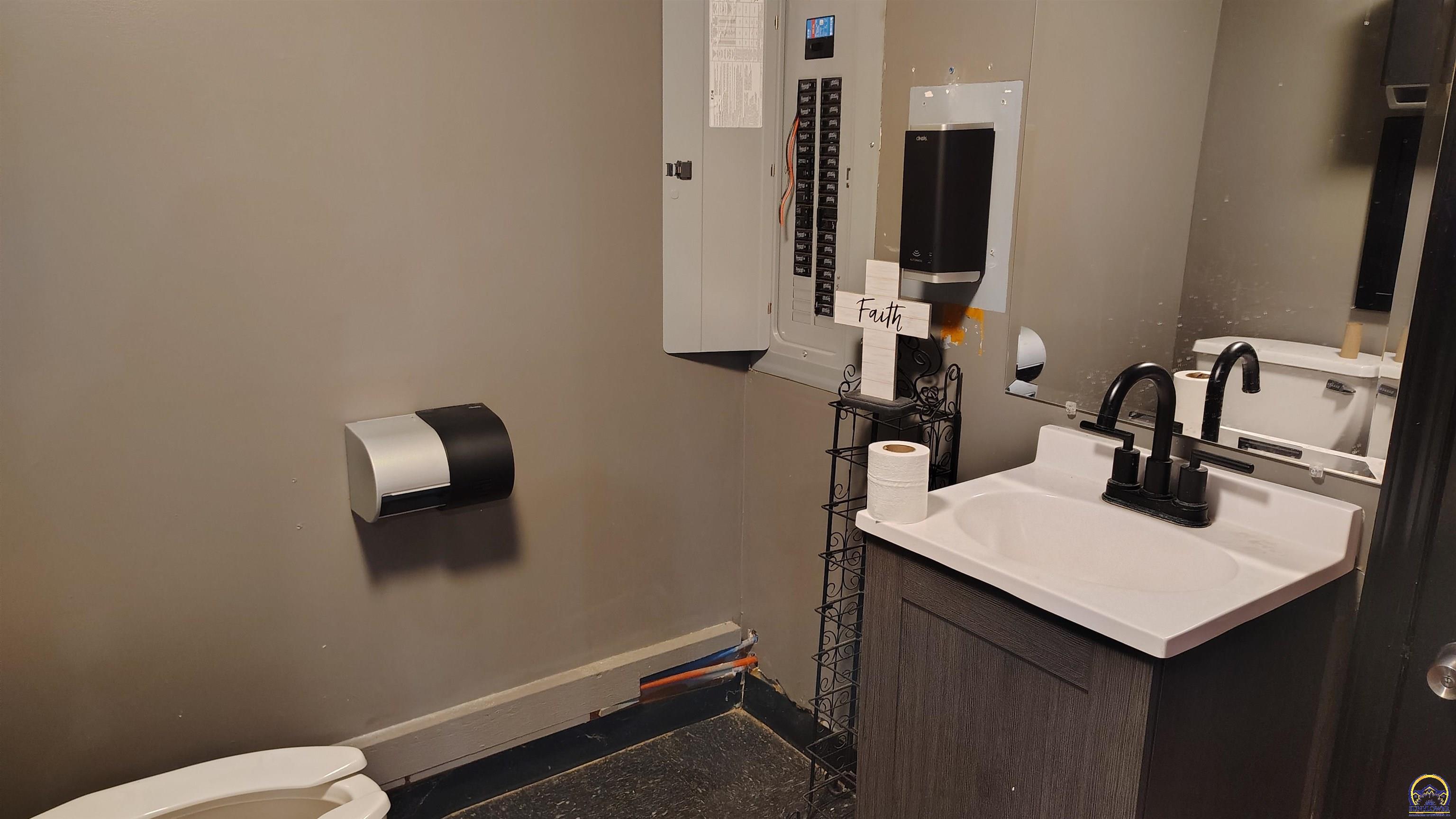 Rossville, Kansas 66553, United States, ,Commercial,Active,203547