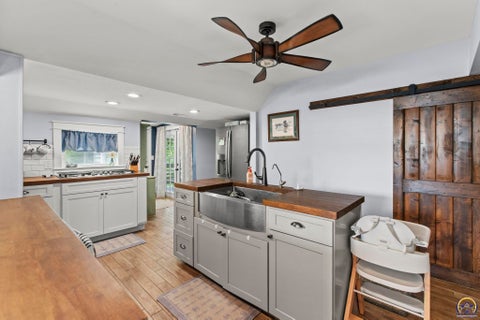 Tiny photo for 906 Jefferson St, Lyndon, KS 66451 (MLS # 245921)