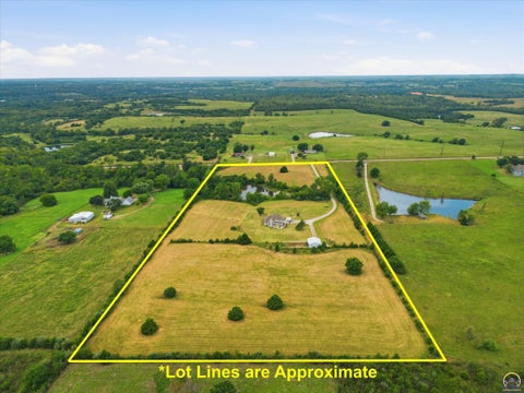 Tiny photo for 7028 NW Nickell Rd, Topeka, KS 66618 (MLS # 246524)