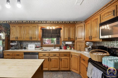 Tiny photo for 4945 NW Rochester Rd, Topeka, KS 66617 (MLS # 244895)