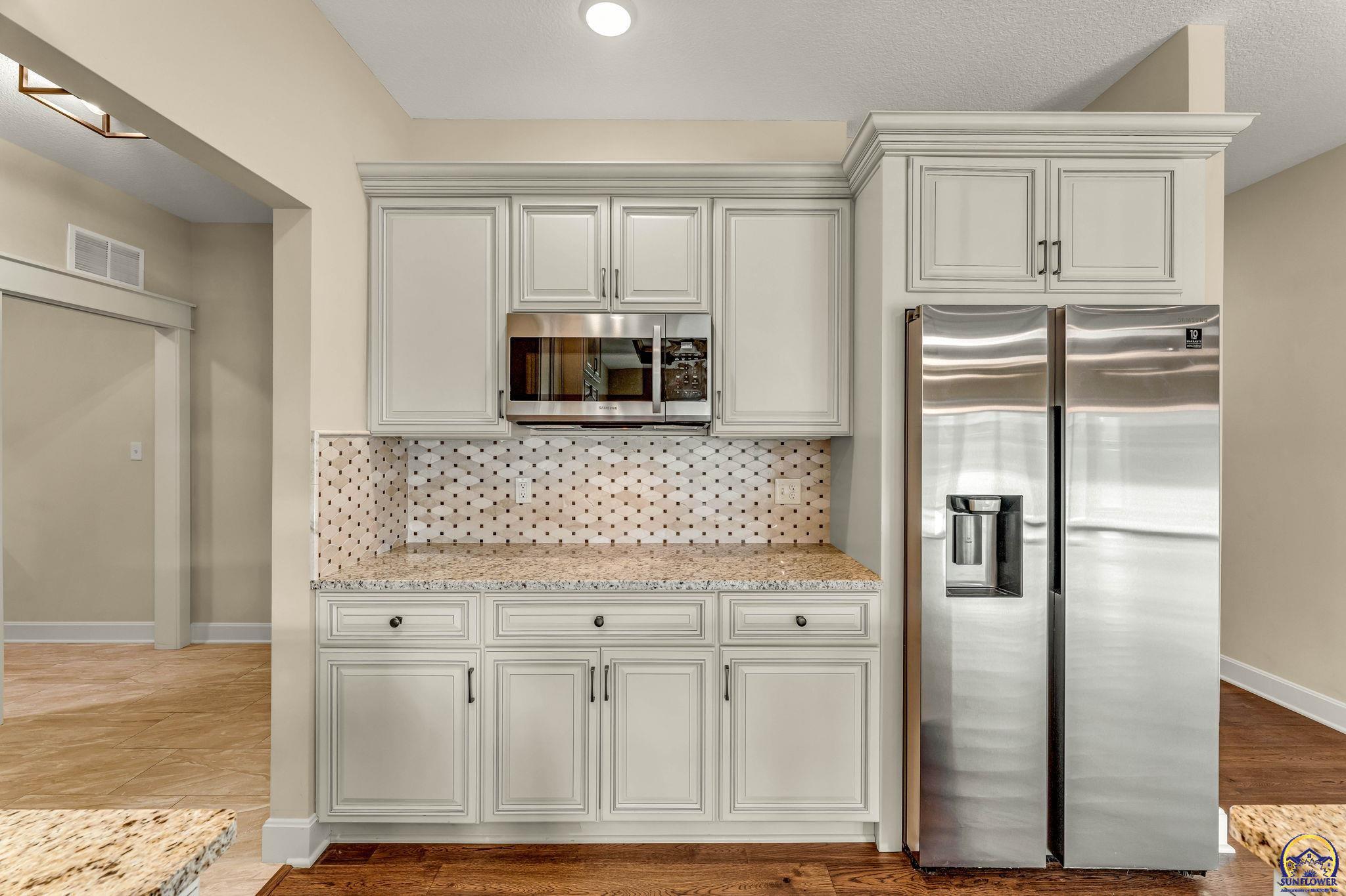 Lawrence, Kansas 66049, United States, 3 Bedrooms Bedrooms, ,2 BathroomsBathrooms,Residential,Pending,35983