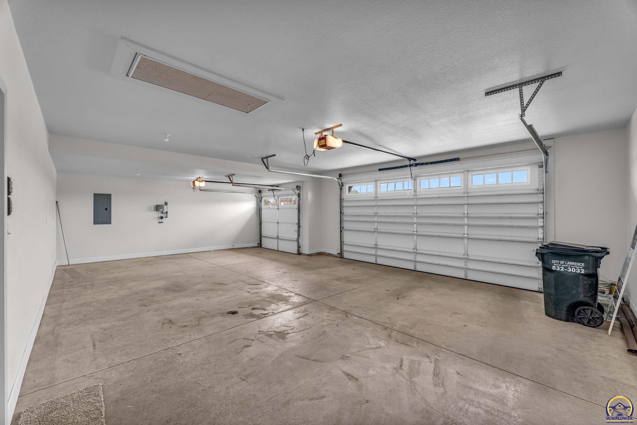 Lawrence, Kansas 66049, United States, 3 Bedrooms Bedrooms, ,2 BathroomsBathrooms,Residential,Pending,35983