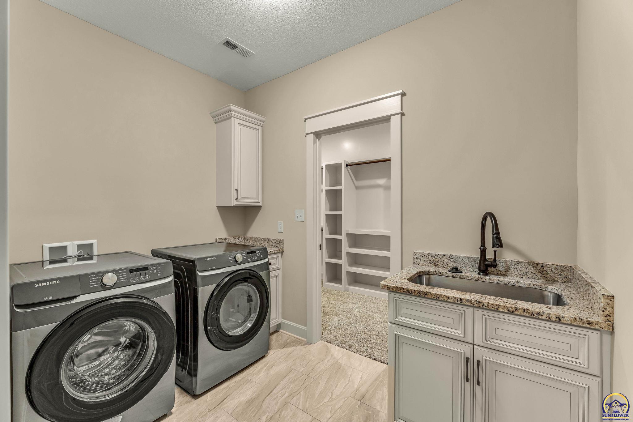 Lawrence, Kansas 66049, United States, 3 Bedrooms Bedrooms, ,2 BathroomsBathrooms,Residential,Pending,35983