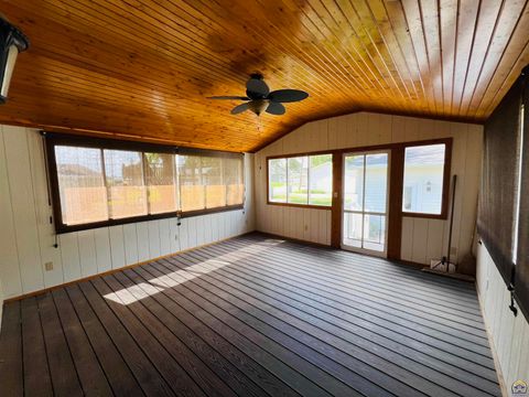 Tiny photo for 12 N 10th St, Seneca, KS 66538 (MLS # 245648)