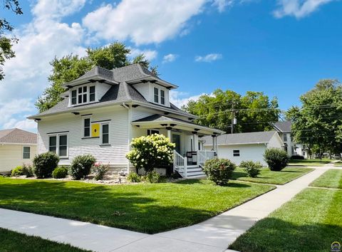 Photo of 12 N 10th St, Seneca, KS 66538 (MLS # 245648)
