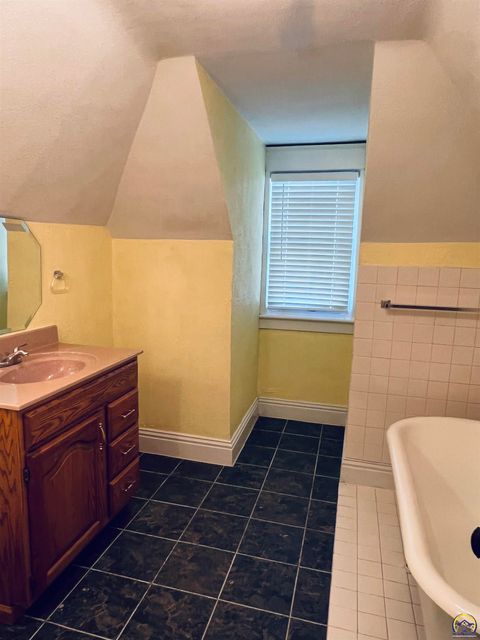 Tiny photo for 12 N 10th St, Seneca, KS 66538 (MLS # 245648)