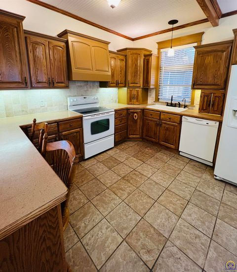 Tiny photo for 12 N 10th St, Seneca, KS 66538 (MLS # 245648)