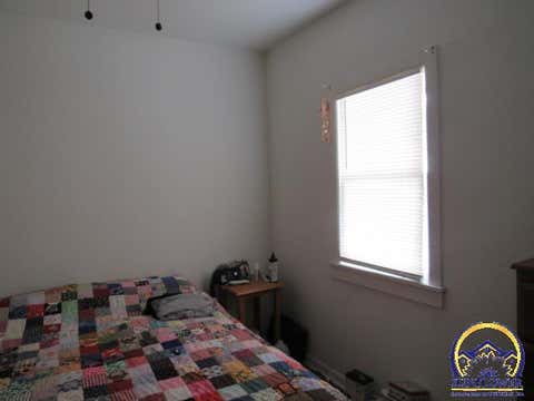 Tiny photo for 733 NE Winfield Ave, Topeka, KS 66616 (MLS # 246023)