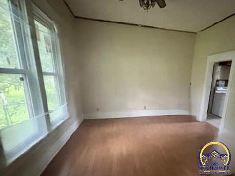 Tiny photo for 118 Sylvan St, Emporia, KS 66801 (MLS # 246264)
