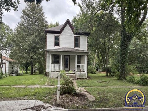 Photo of 118 Sylvan St, Emporia, KS 66801 (MLS # 246264)