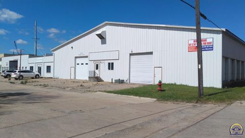 Photo of 127 NW Van Buren St, Topeka, KS 66603 (MLS # 244391)