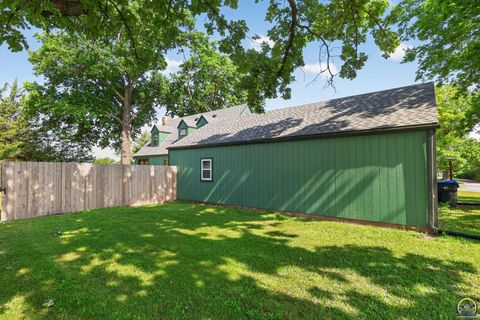 Tiny photo for 2645 SE 29th St, Topeka, KS 66605 (MLS # 244888)