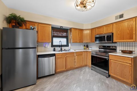 Tiny photo for 2645 SE 29th St, Topeka, KS 66605 (MLS # 244888)