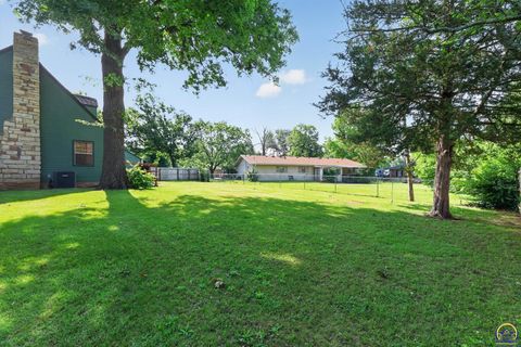 Tiny photo for 2645 SE 29th St, Topeka, KS 66605 (MLS # 244888)