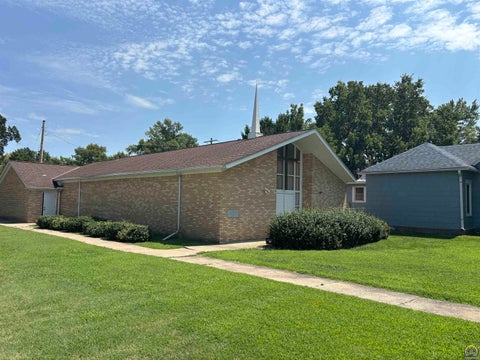 Photo of 202 S 3rd St, Madison, KS 66860 (MLS # 246088)