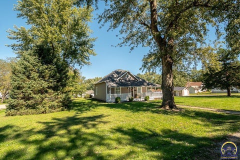 Tiny photo for 810 Francis St, Valley Falls, KS 66088 (MLS # 246890)