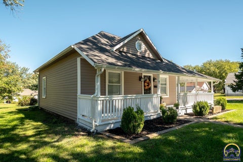 Tiny photo for 810 Francis St, Valley Falls, KS 66088 (MLS # 246890)