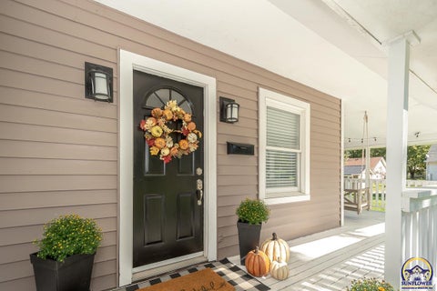 Tiny photo for 810 Francis St, Valley Falls, KS 66088 (MLS # 246890)