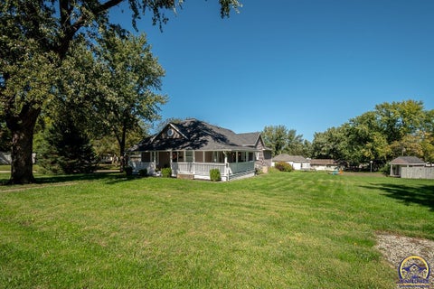 Tiny photo for 810 Francis St, Valley Falls, KS 66088 (MLS # 246890)