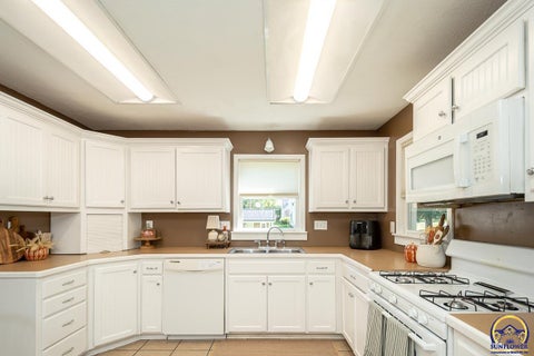 Tiny photo for 810 Francis St, Valley Falls, KS 66088 (MLS # 246890)