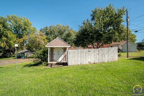 Tiny photo for 810 Francis St, Valley Falls, KS 66088 (MLS # 246890)
