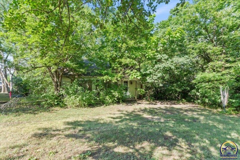 Tiny photo for 160 Lakeshore Dr, Council Grove, KS 66846 (MLS # 244214)
