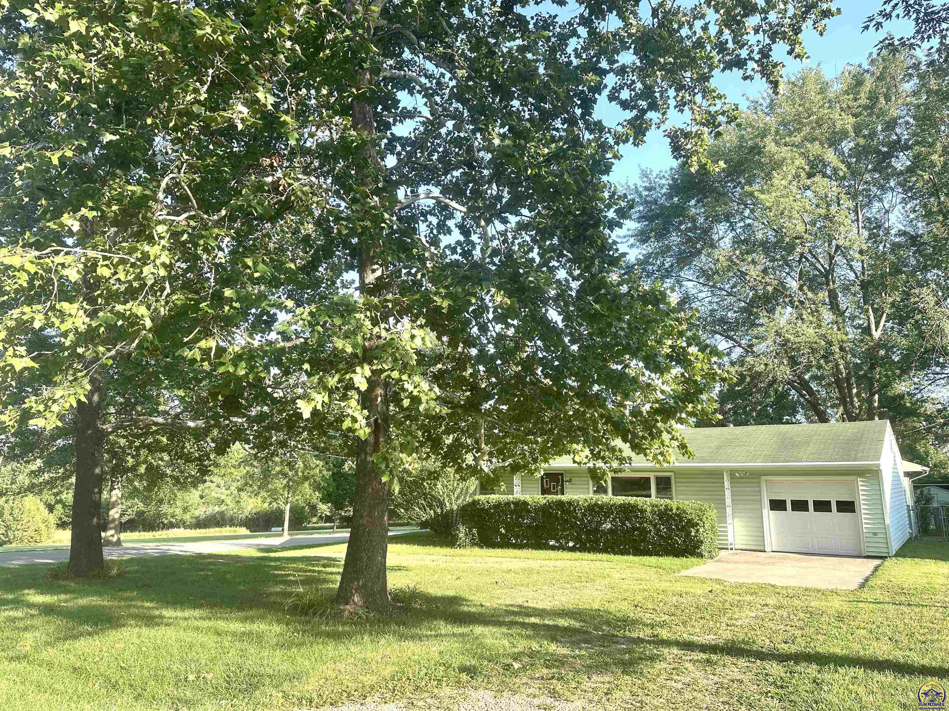 Topeka, Kansas 66618, United States, 2 Bedrooms Bedrooms, ,1 BathroomBathrooms,Residential,Pending,195268