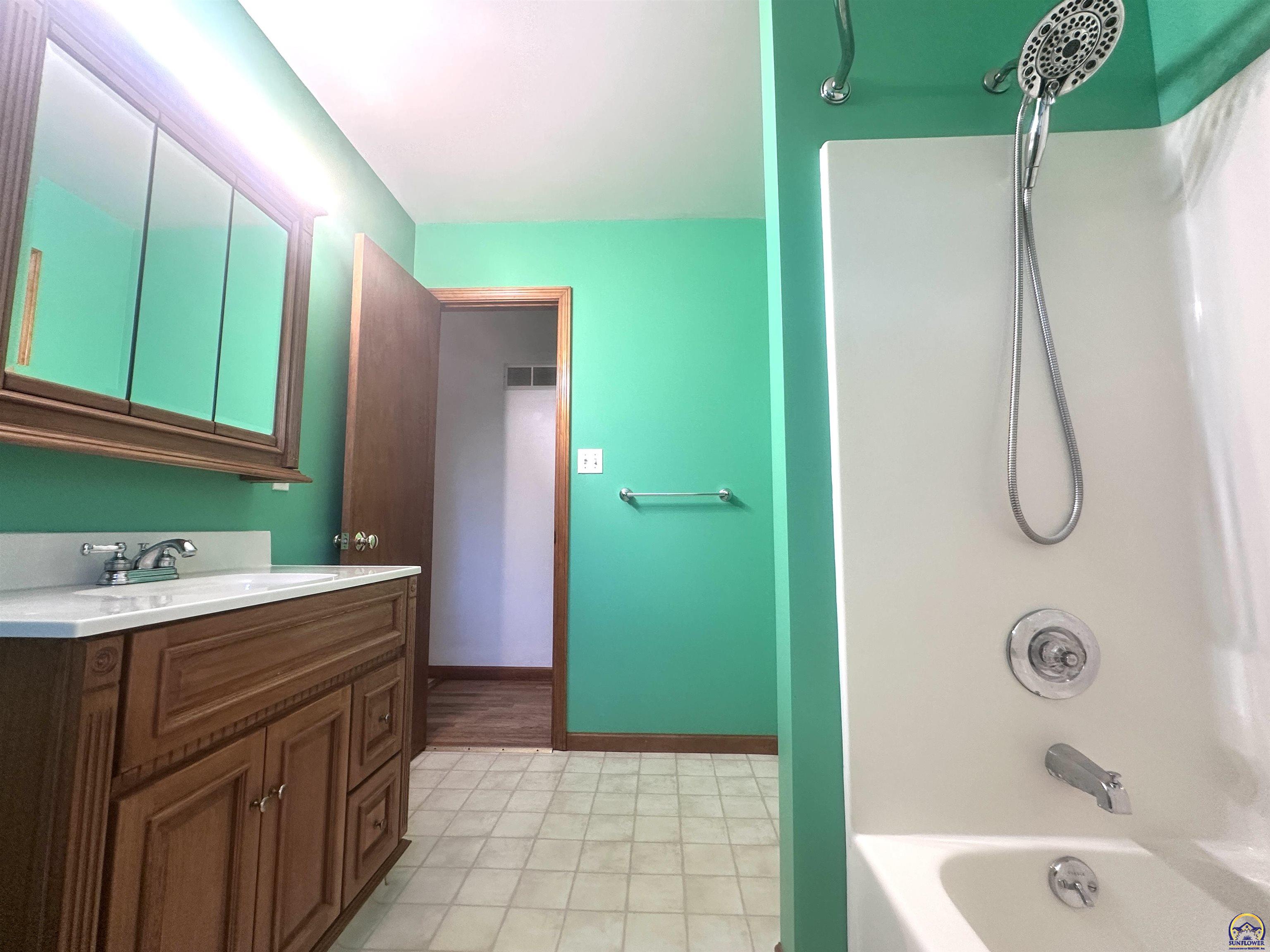 Topeka, Kansas 66618, United States, 2 Bedrooms Bedrooms, ,1 BathroomBathrooms,Residential,Pending,195268