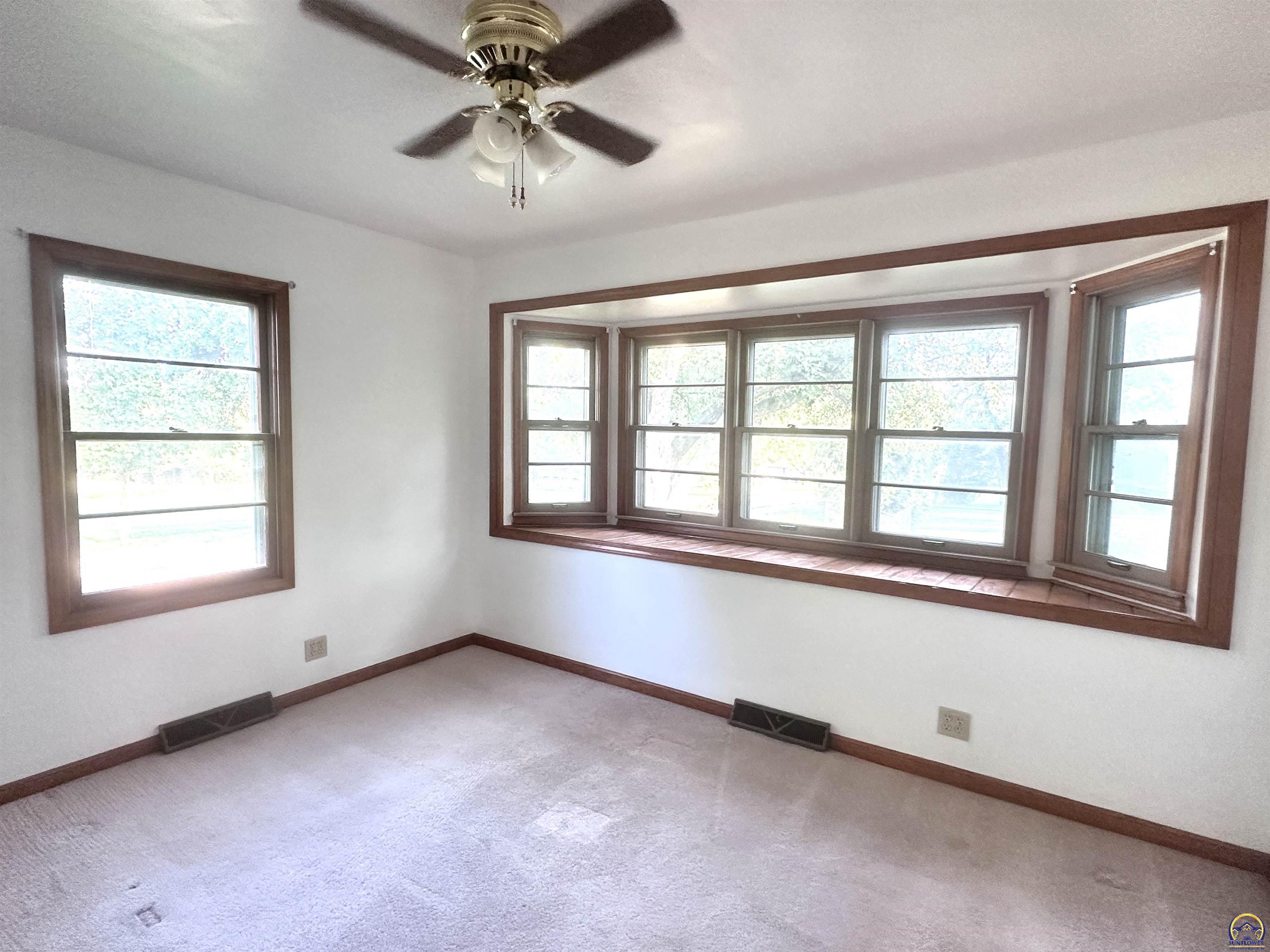 Topeka, Kansas 66618, United States, 2 Bedrooms Bedrooms, ,1 BathroomBathrooms,Residential,Pending,195268