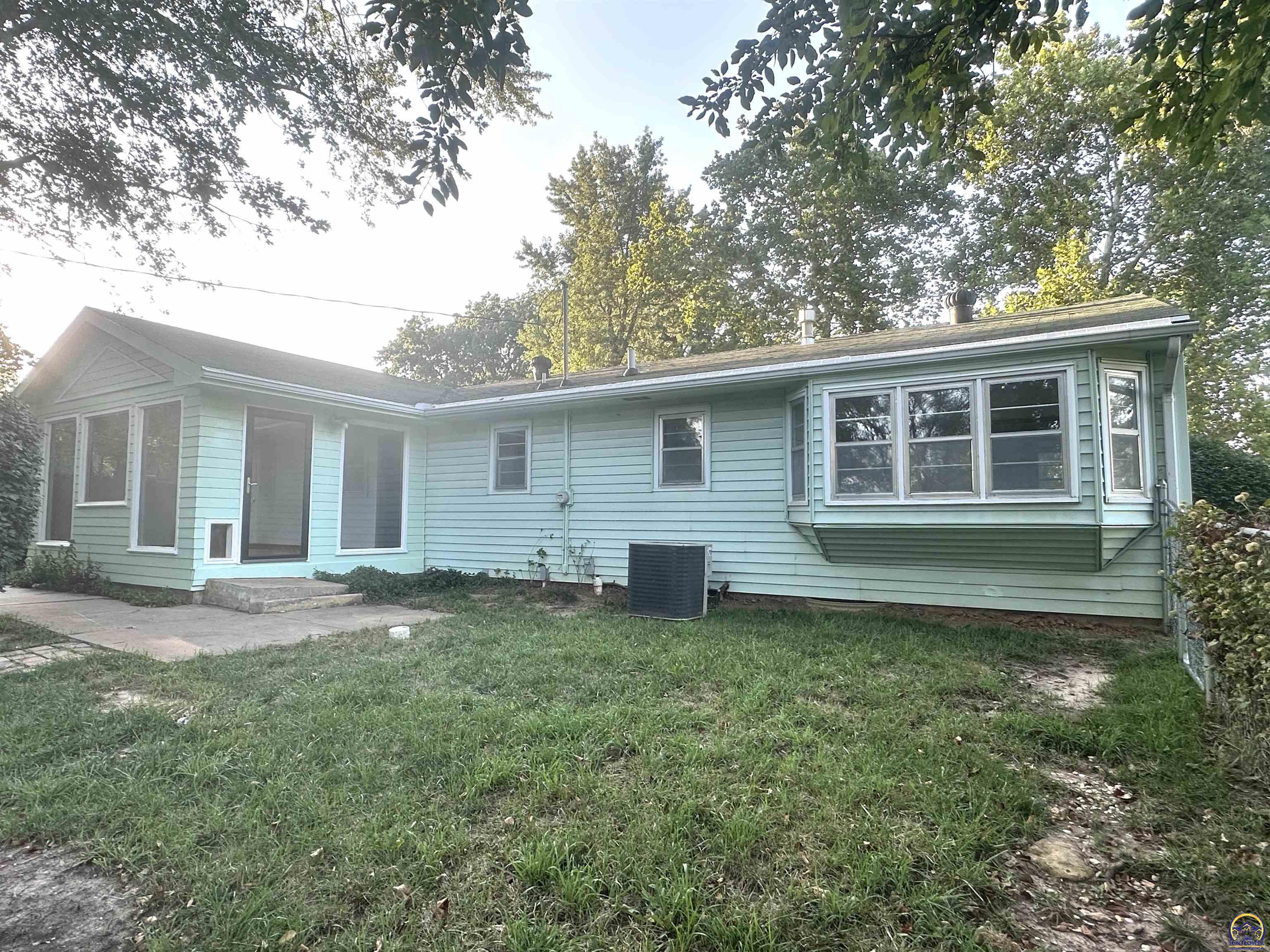 Topeka, Kansas 66618, United States, 2 Bedrooms Bedrooms, ,1 BathroomBathrooms,Residential,Pending,195268