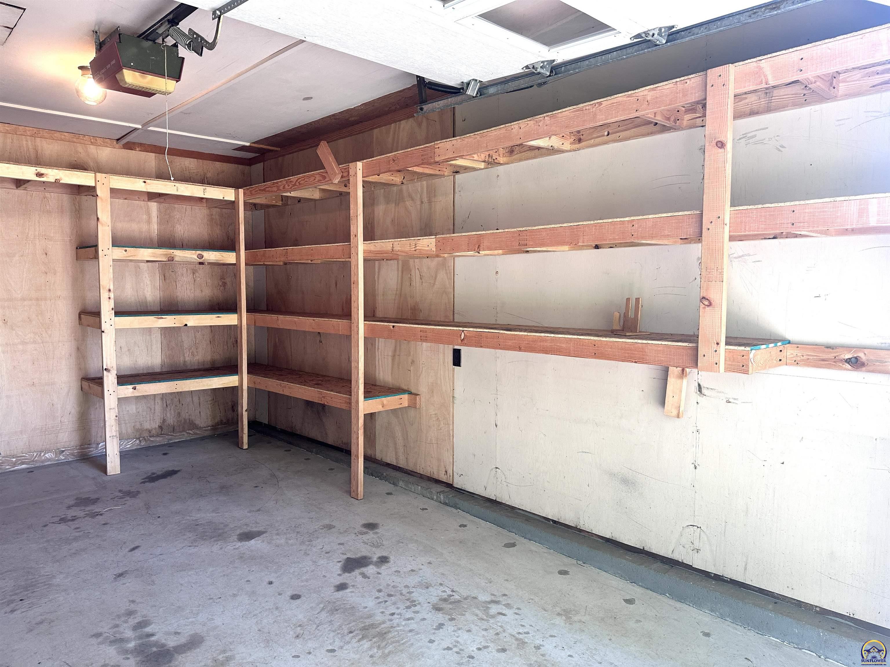 Topeka, Kansas 66618, United States, 2 Bedrooms Bedrooms, ,1 BathroomBathrooms,Residential,Pending,195268