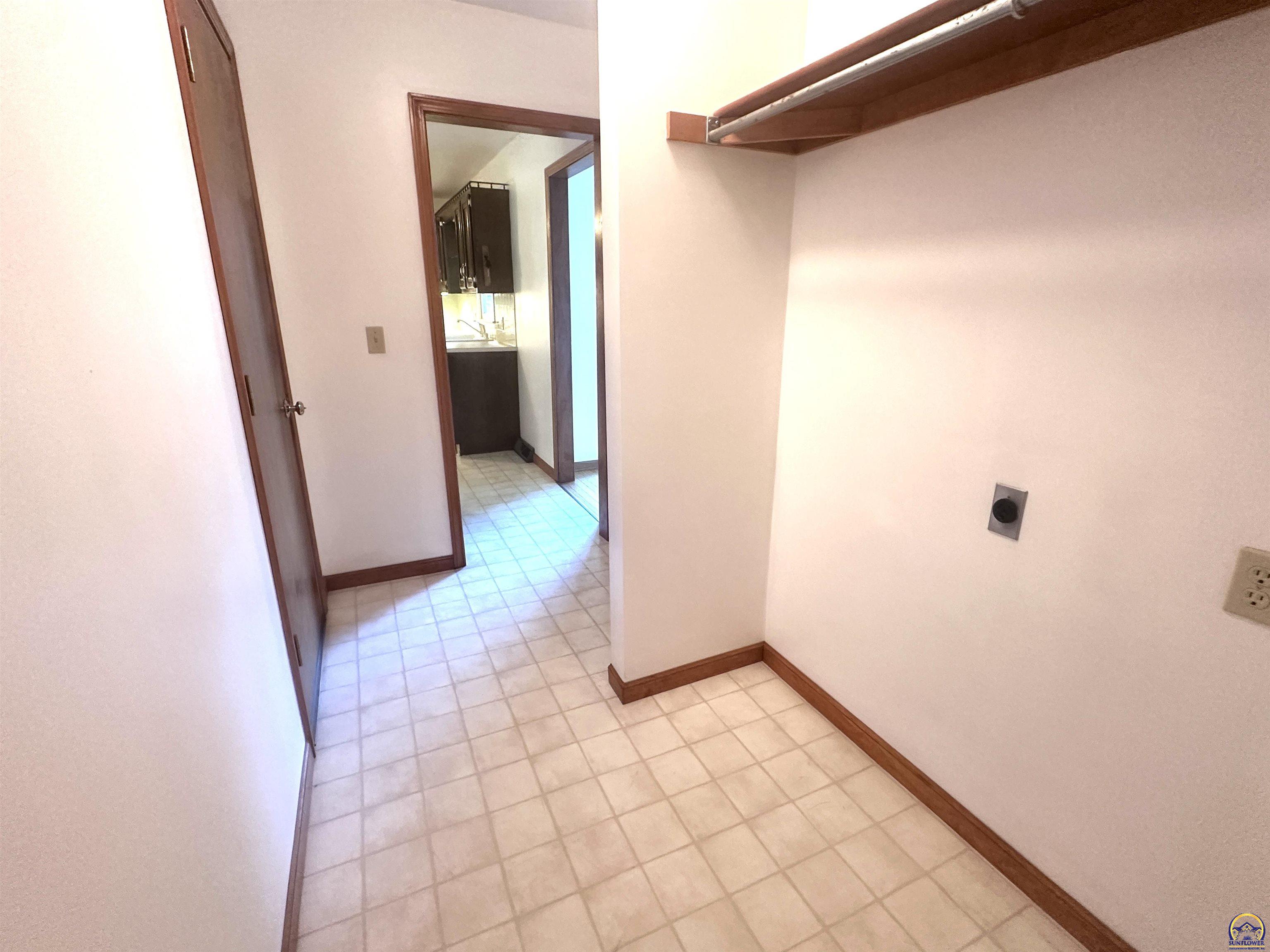 Topeka, Kansas 66618, United States, 2 Bedrooms Bedrooms, ,1 BathroomBathrooms,Residential,Pending,195268