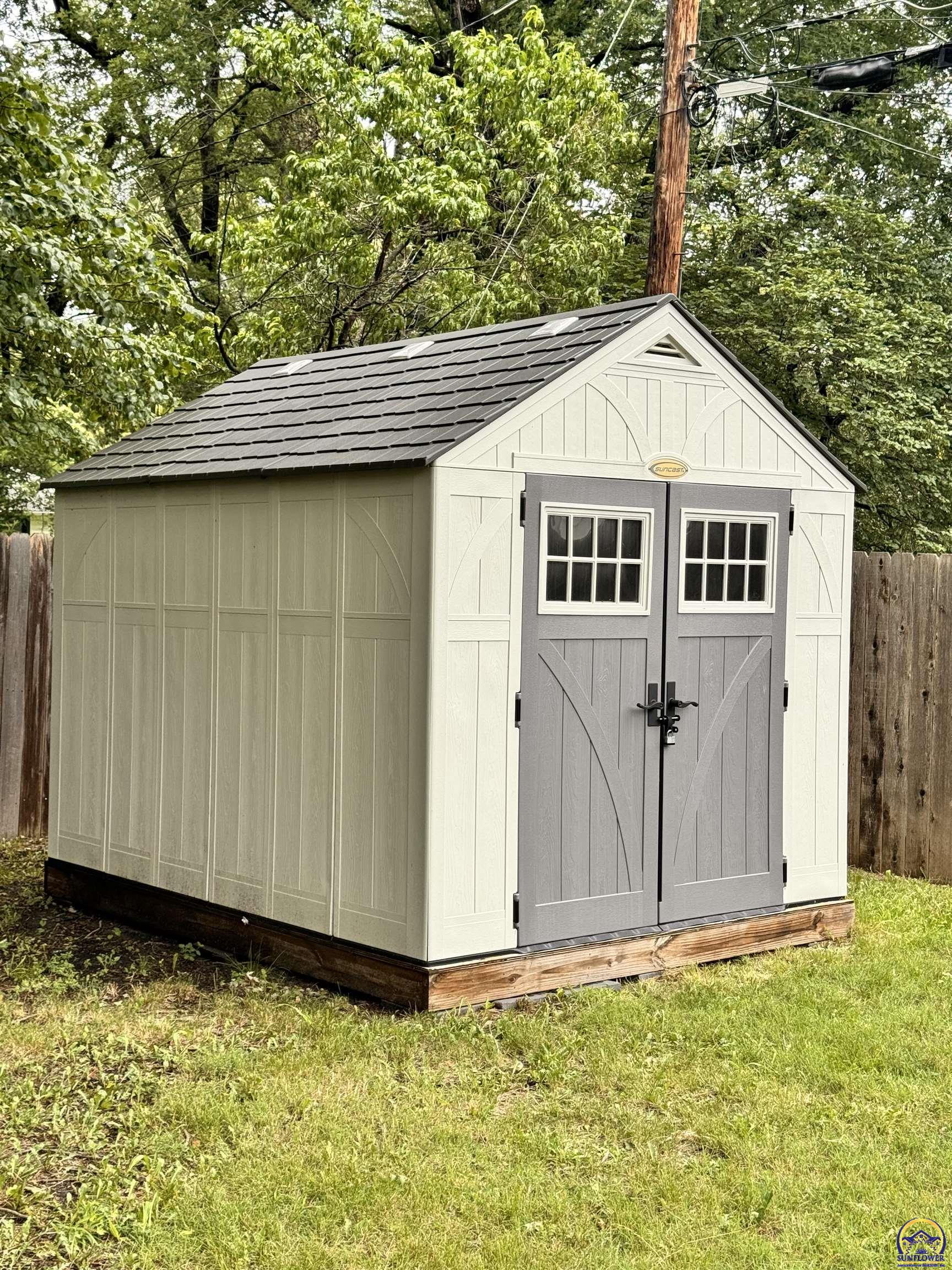 Topeka, Kansas 66604, United States, 2 Bedrooms Bedrooms, ,2 BathroomsBathrooms,Residential,Pending,53564