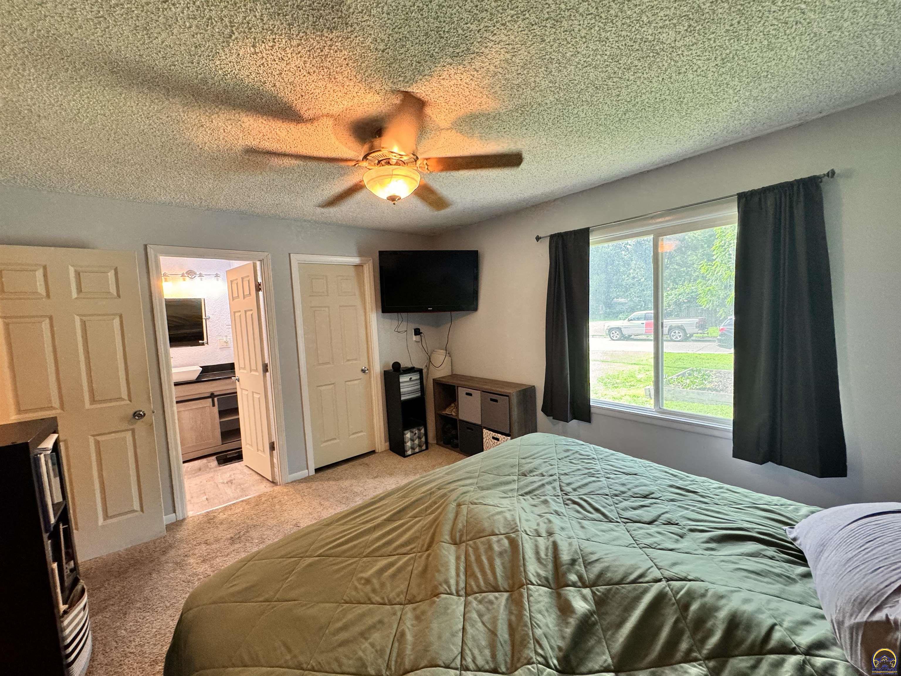 Topeka, Kansas 66604, United States, 2 Bedrooms Bedrooms, ,2 BathroomsBathrooms,Residential,Pending,53564