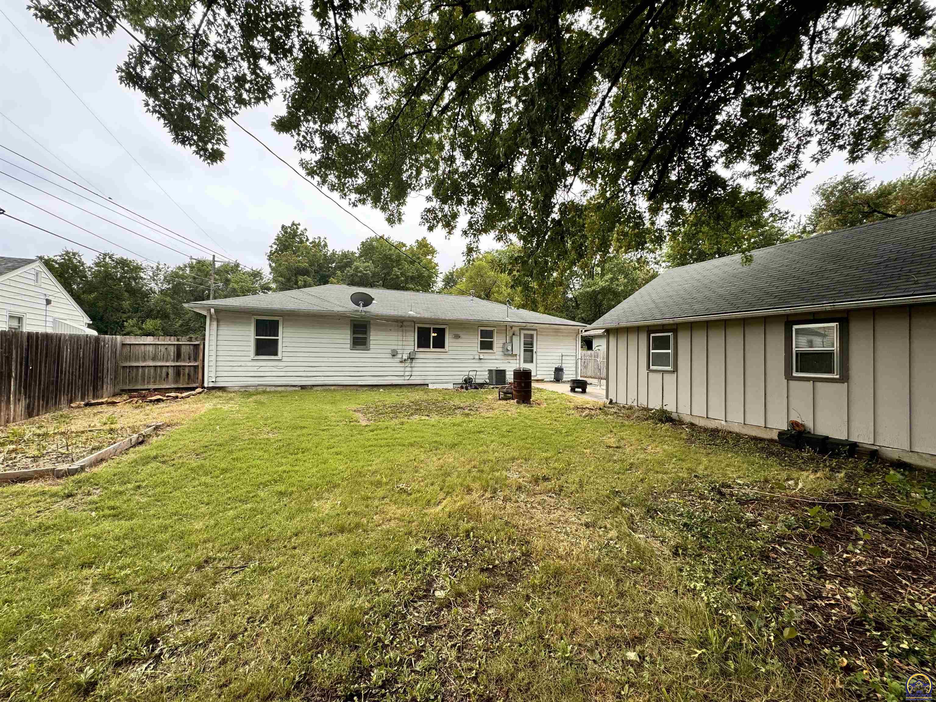 Topeka, Kansas 66604, United States, 2 Bedrooms Bedrooms, ,2 BathroomsBathrooms,Residential,Pending,53564