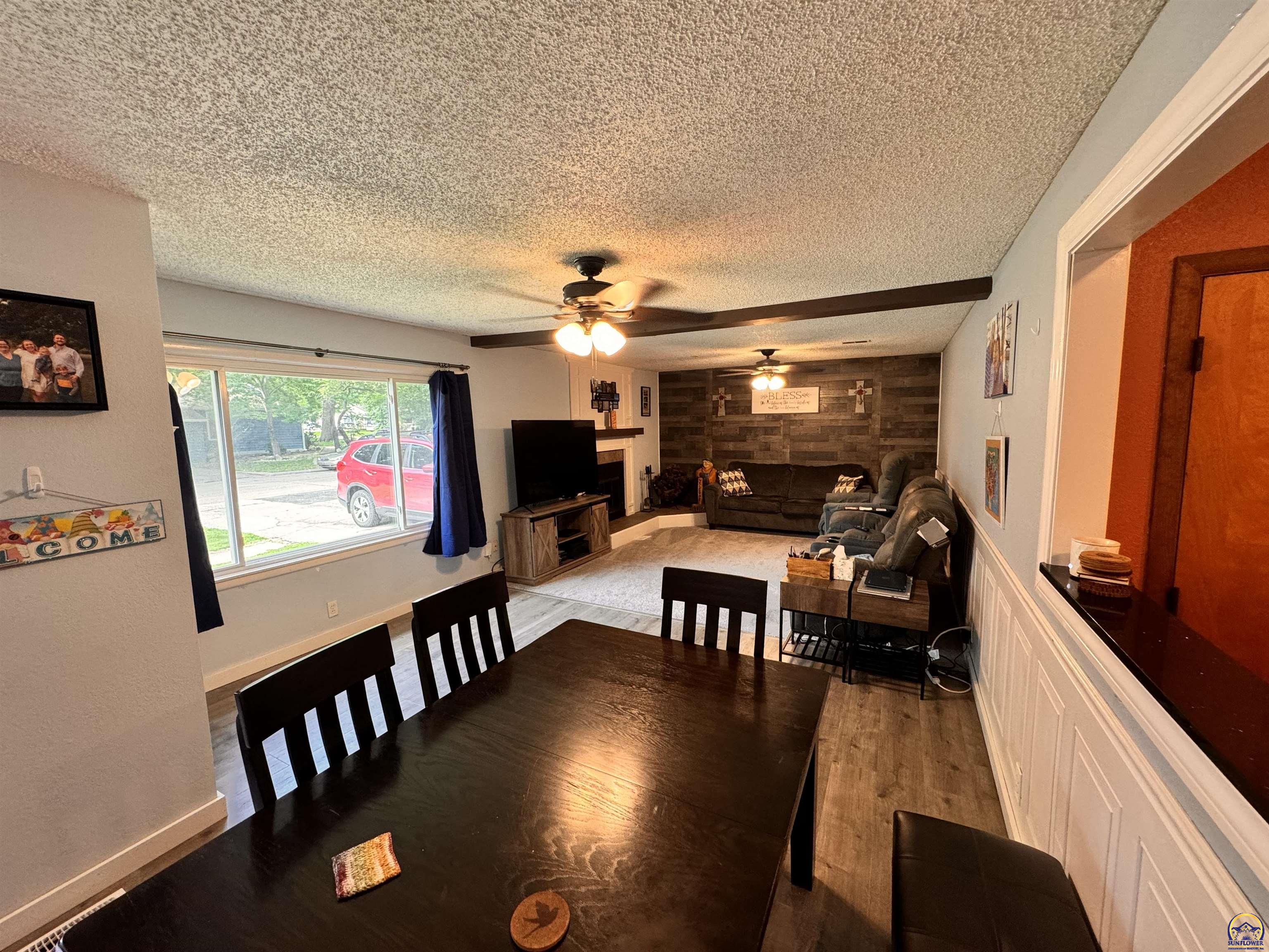 Topeka, Kansas 66604, United States, 2 Bedrooms Bedrooms, ,2 BathroomsBathrooms,Residential,Pending,53564