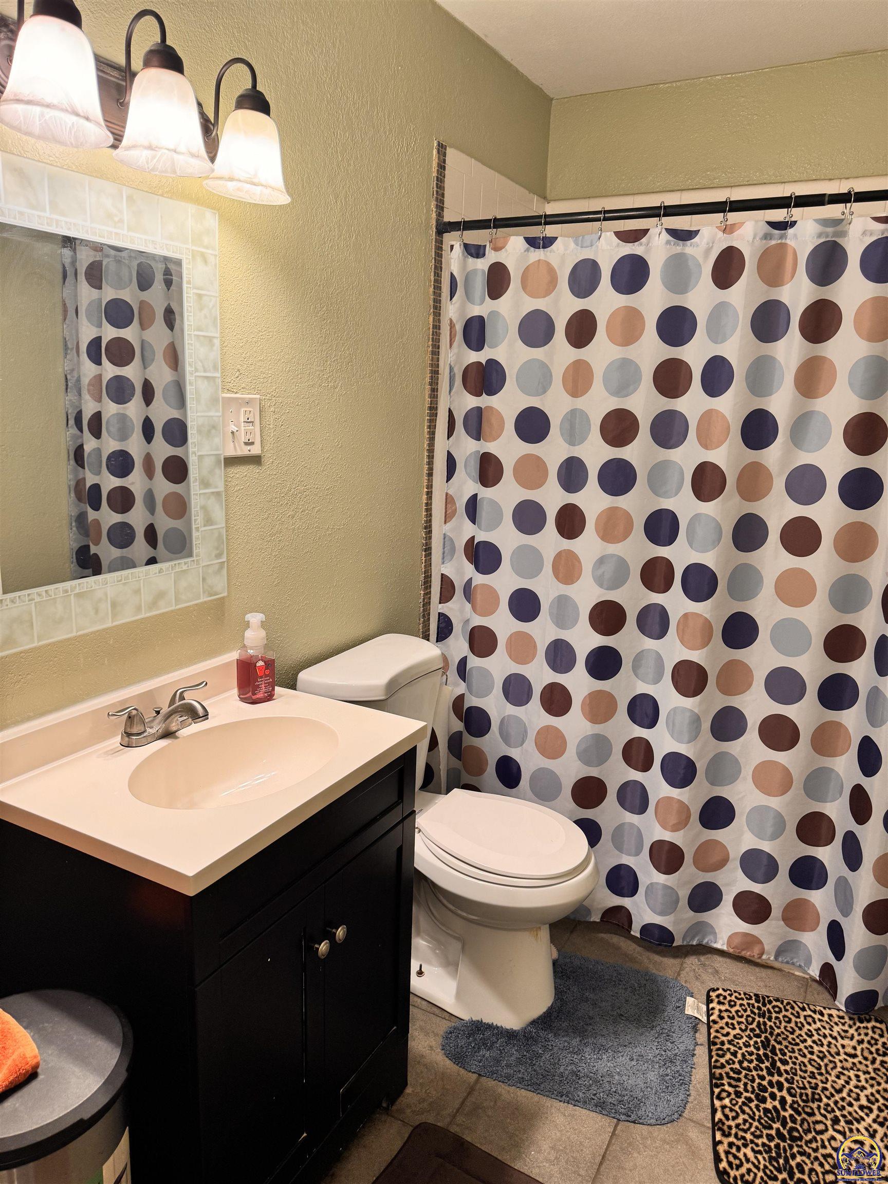 Topeka, Kansas 66604, United States, 2 Bedrooms Bedrooms, ,2 BathroomsBathrooms,Residential,Pending,53564