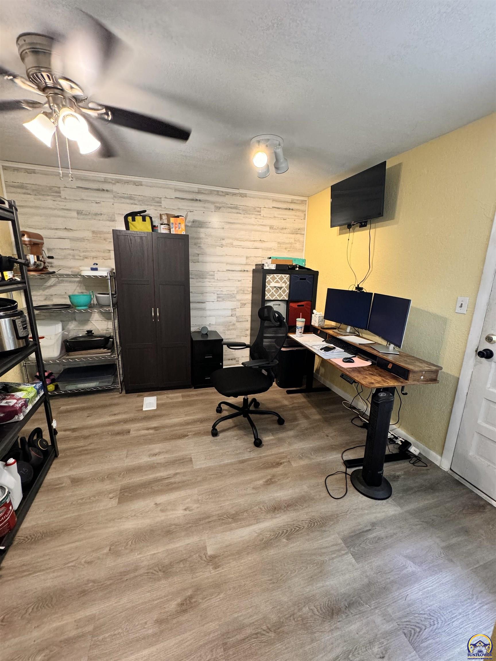 Topeka, Kansas 66604, United States, 2 Bedrooms Bedrooms, ,2 BathroomsBathrooms,Residential,Pending,53564