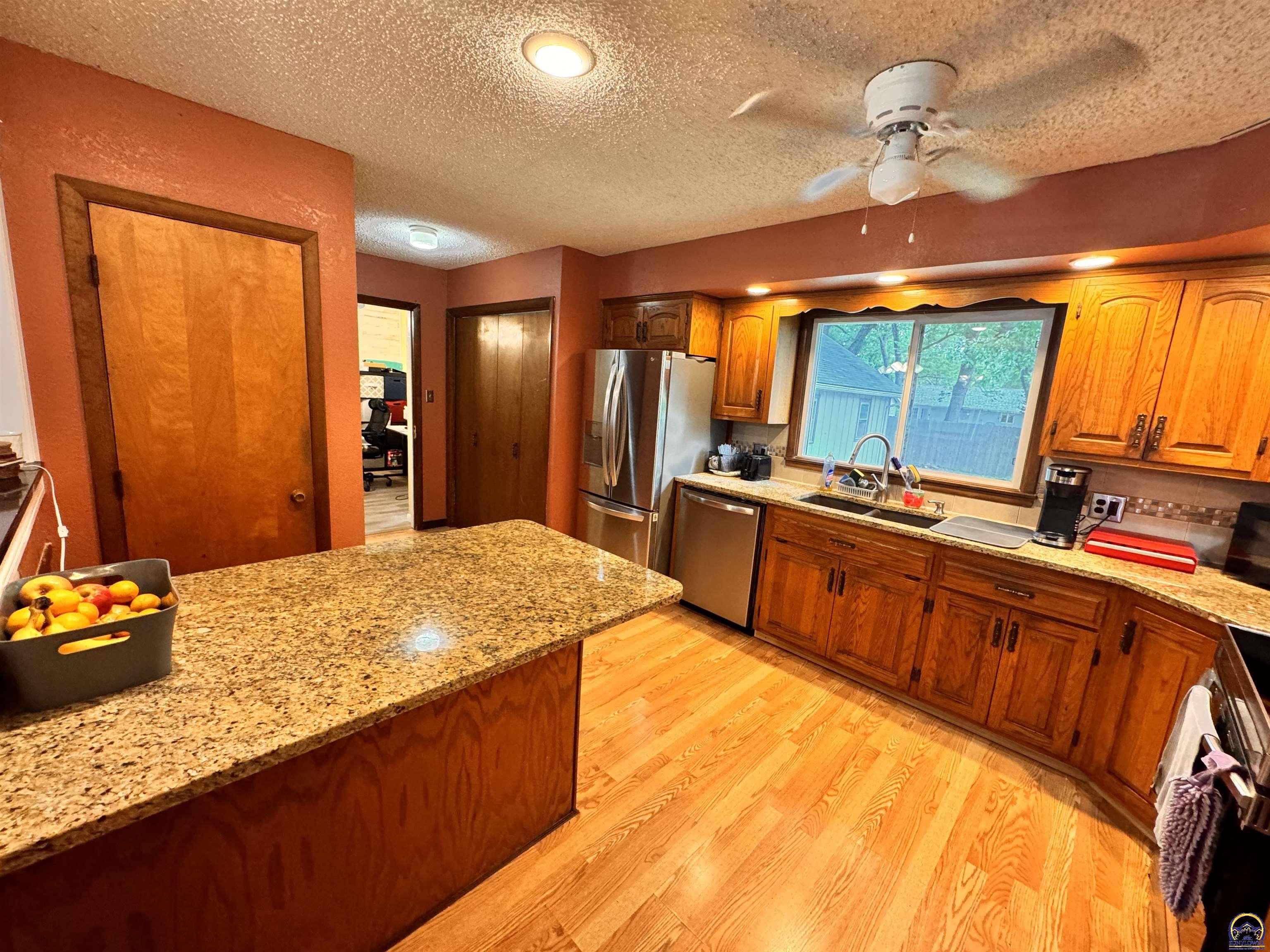 Topeka, Kansas 66604, United States, 2 Bedrooms Bedrooms, ,2 BathroomsBathrooms,Residential,Pending,53564