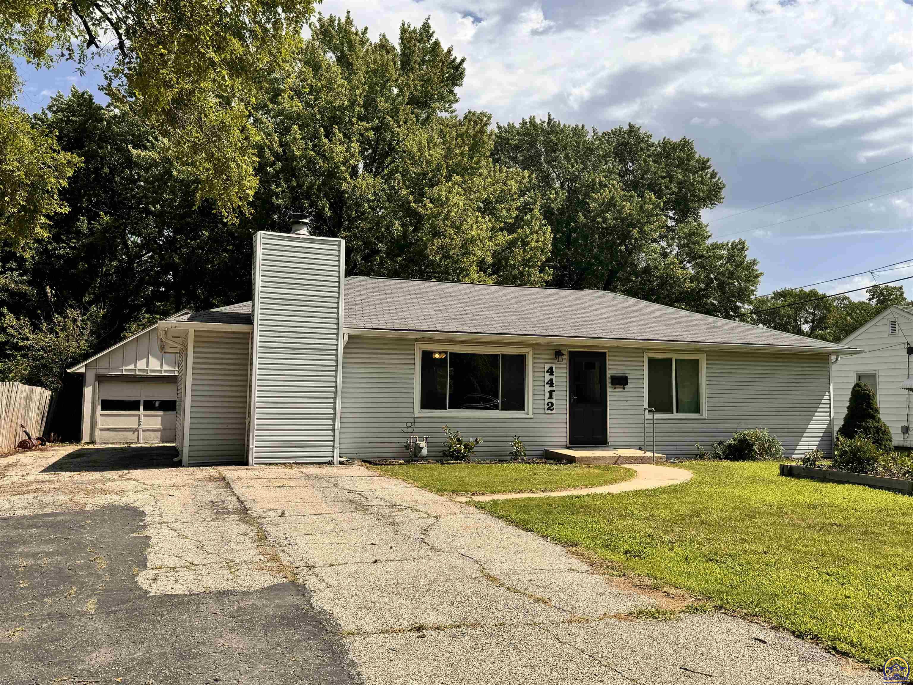 Topeka, Kansas 66604, United States, 2 Bedrooms Bedrooms, ,2 BathroomsBathrooms,Residential,Pending,53564