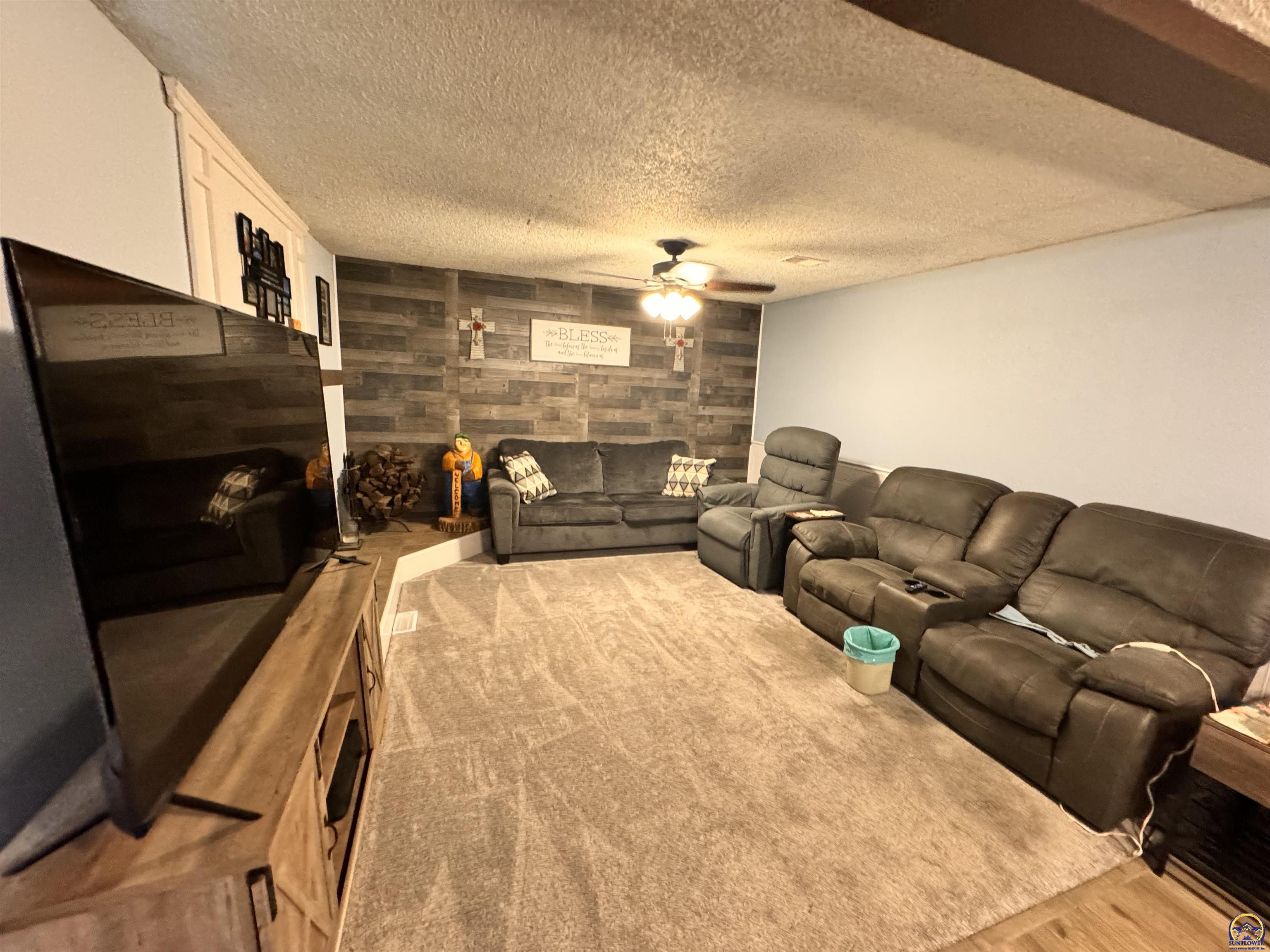 Topeka, Kansas 66604, United States, 2 Bedrooms Bedrooms, ,2 BathroomsBathrooms,Residential,Pending,53564