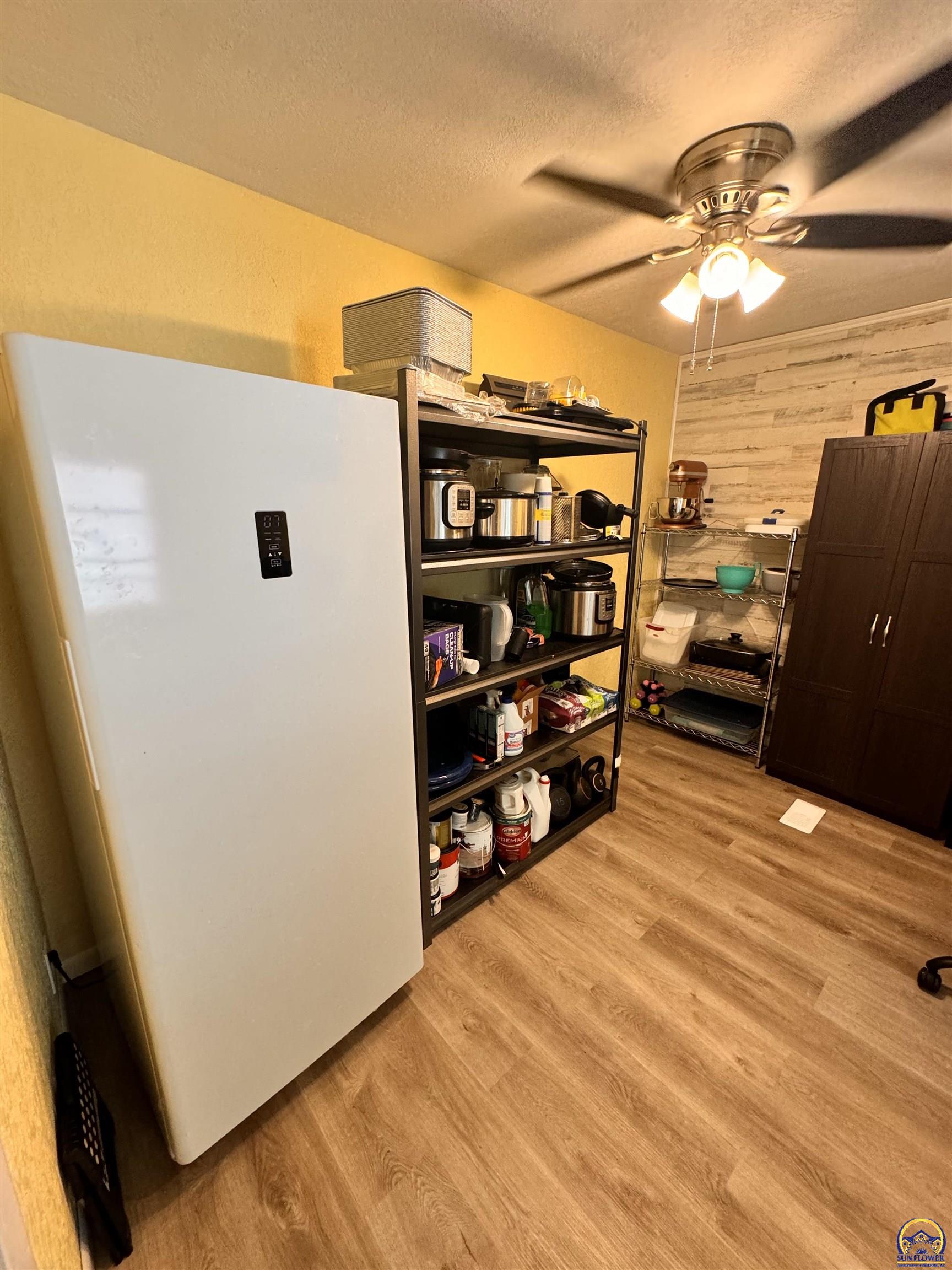 Topeka, Kansas 66604, United States, 2 Bedrooms Bedrooms, ,2 BathroomsBathrooms,Residential,Pending,53564