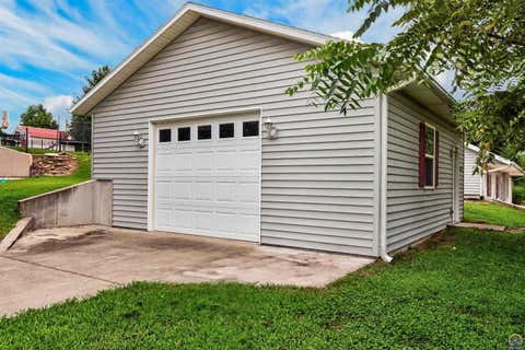 Tiny photo for 800 Banner Rd, Holton, KS 66436 (MLS # 245938)